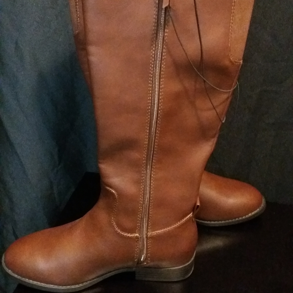 Brown leather heeled boots - Picture 4 of 10